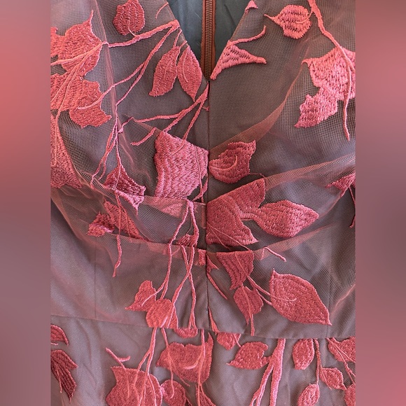 JS Collections Mother Of The Dress Formal Gown V Neck A Line Embroidered Size 14 - Picture 9 of 16